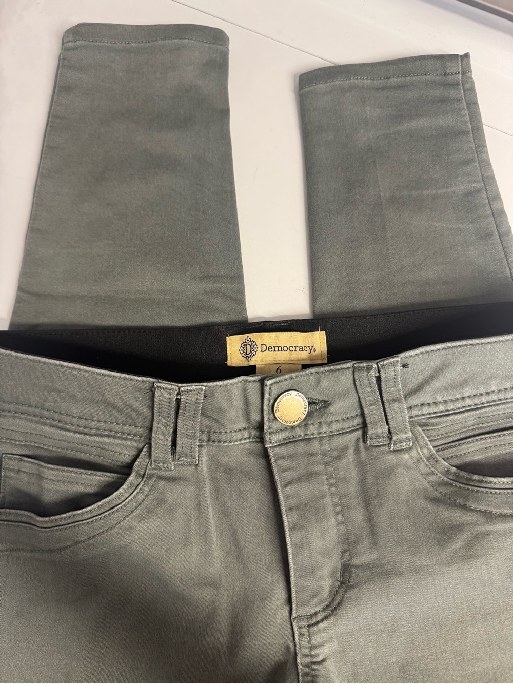 Democracy Women’s Skinny Jeans in Olive Green